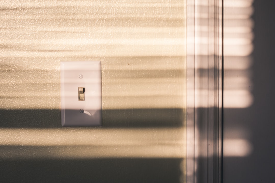 You are currently viewing How to Wire a Switch and Light: Simple DIY Guide